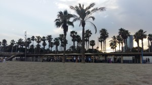 Zachód słońca na plaży Barceloneta